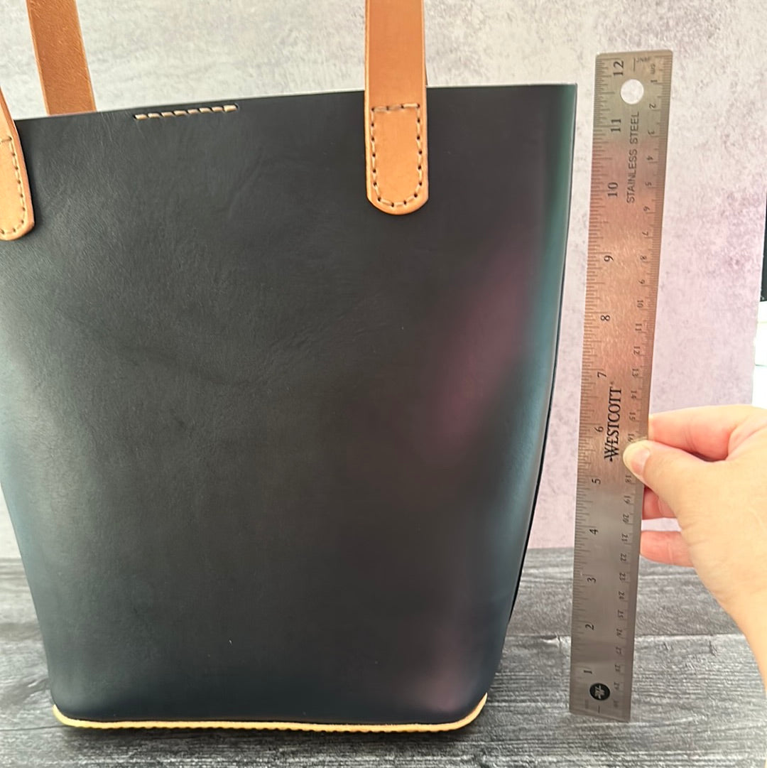 Market Tote-Navy and Natural