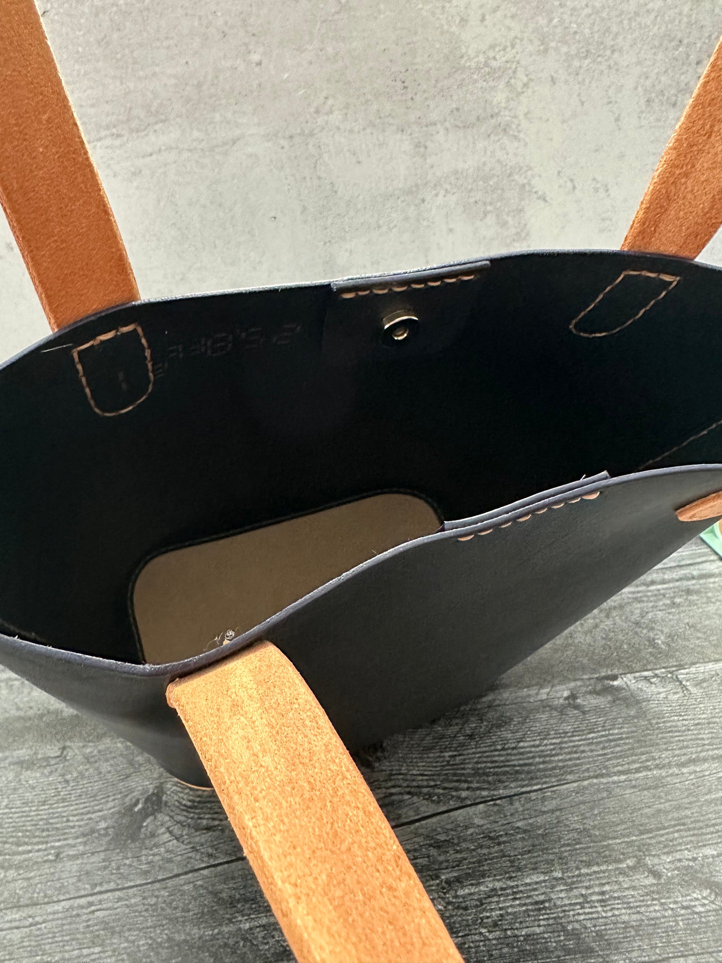 Market Tote-Navy and Natural